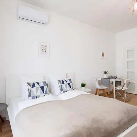 Central - Fresh Home With Balcony Budapest Exterior photo