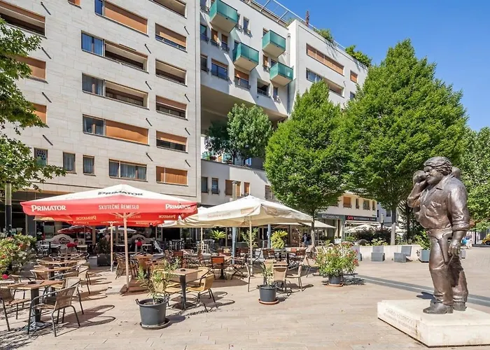 Central - Fresh Home With Balcony