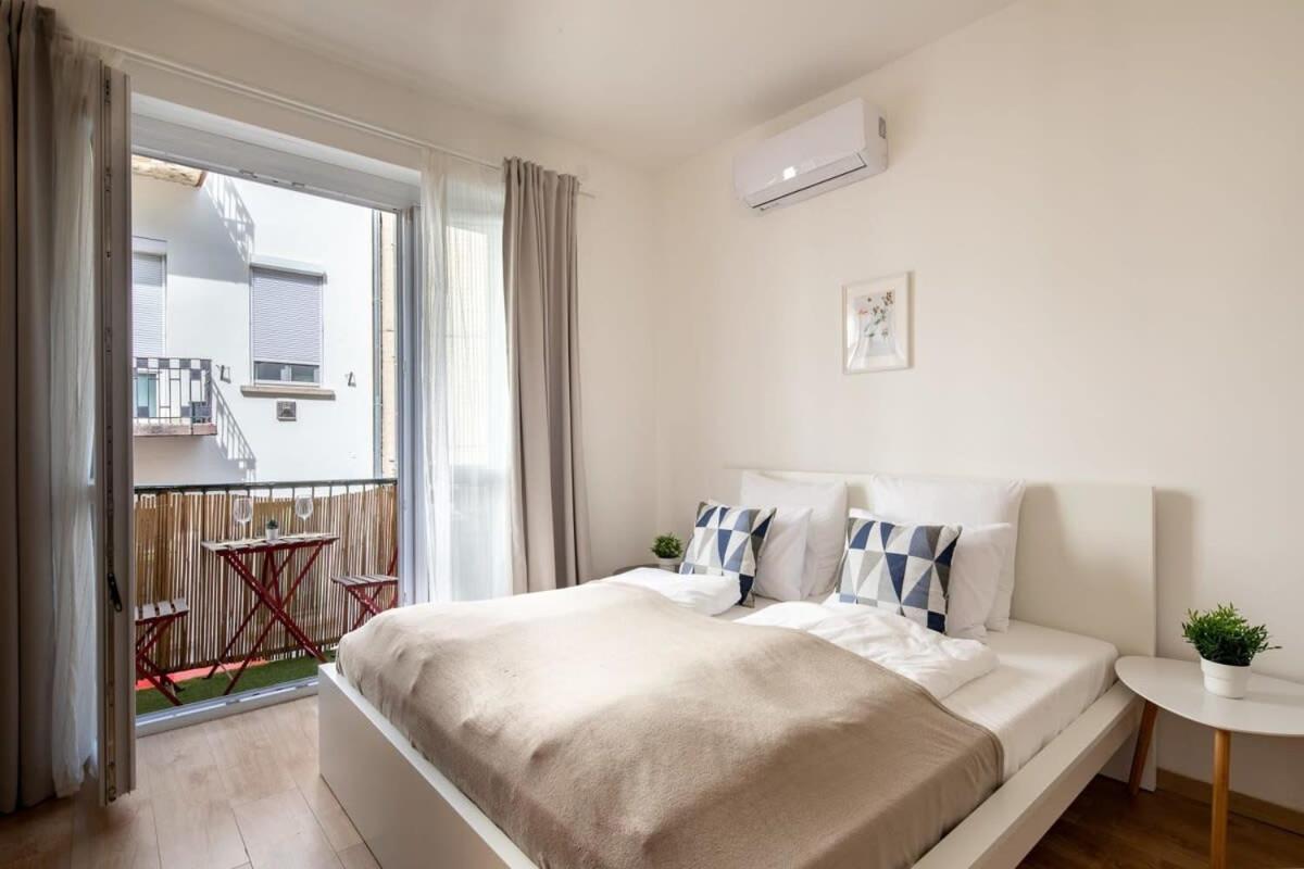 - Fresh With Balcony Budapest